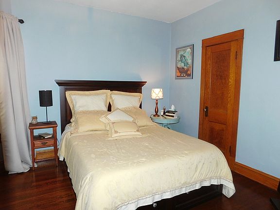 5th image of 2539 N Lowell Ave
