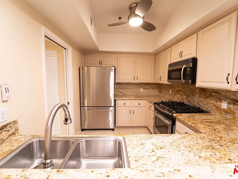12011 Goshen Ave #202 — Photo 5
