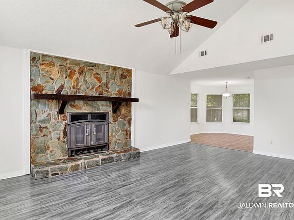 3rd image of 5480 Country Club Blvd