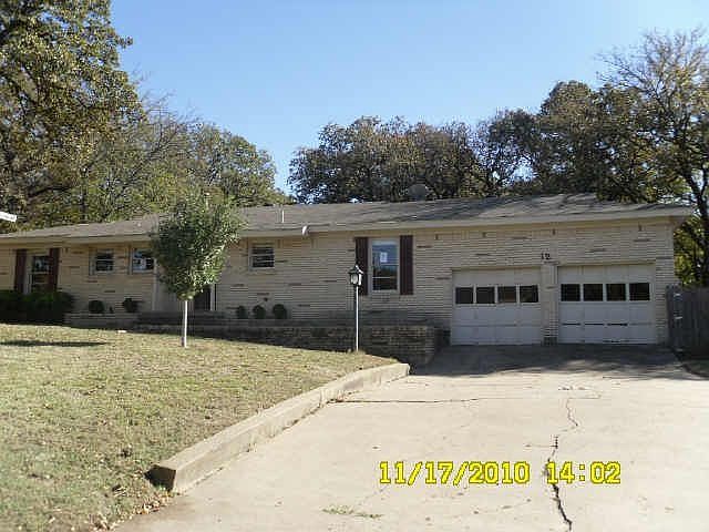 1st image of 120 Oak Dr E