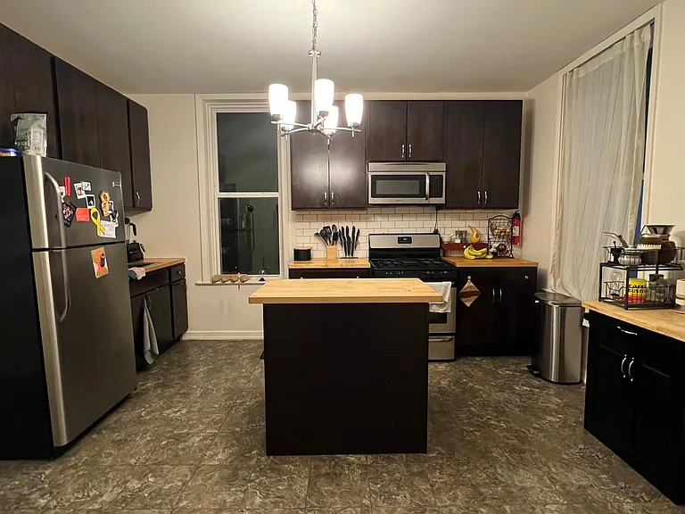 2060 N California Ave #1 — Photo 15