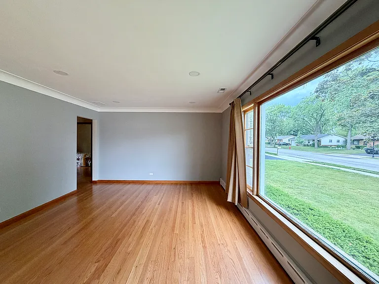 533 Ridge Ave — Photo 3