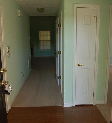2nd image of 904 Village View Cir