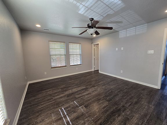 3rd image of 1638 Railroad Ave