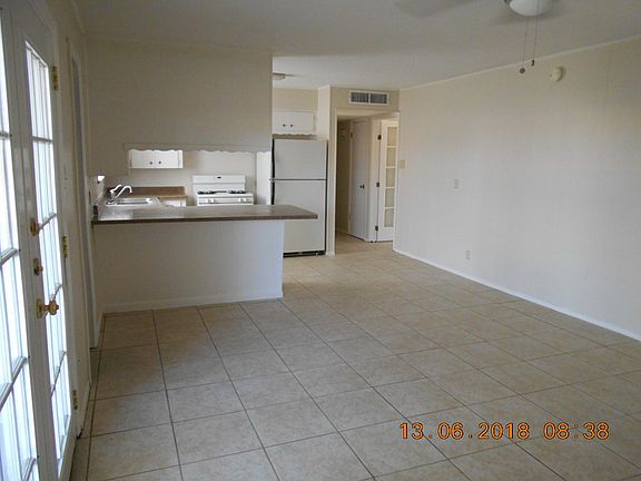 5th image of 230 Van Zandt St