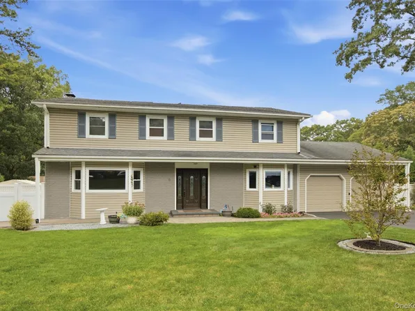 6 Stuyvesant Circle W, East Setauket, NY 11733