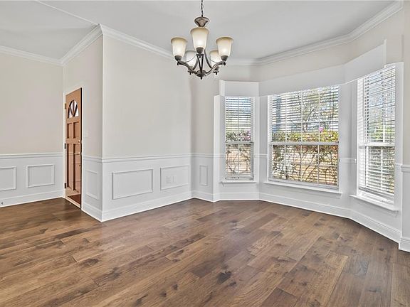 4th image of 127 Madewood Dr