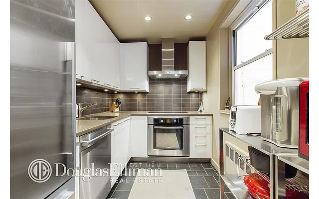 Sold by Douglas Elliman | media 20