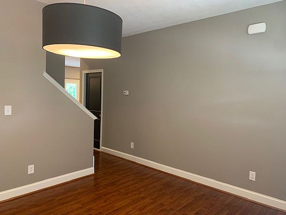 5th image of 634 Janette Ave SW