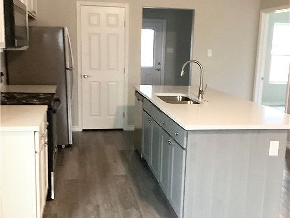 4th image of 2822 Elgin Street