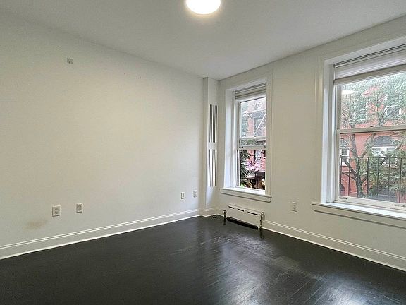 3rd image of 82 Christopher St APT 1A