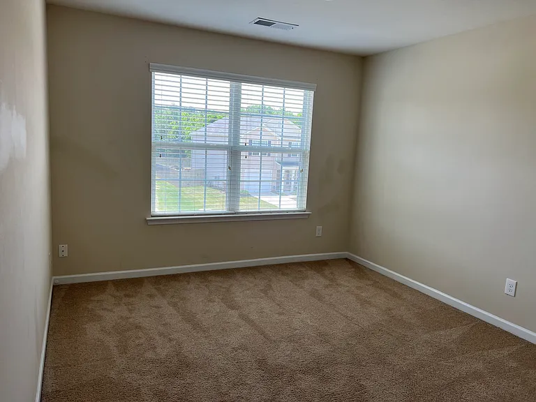 3613 Blue Spruce Ct — Photo 8