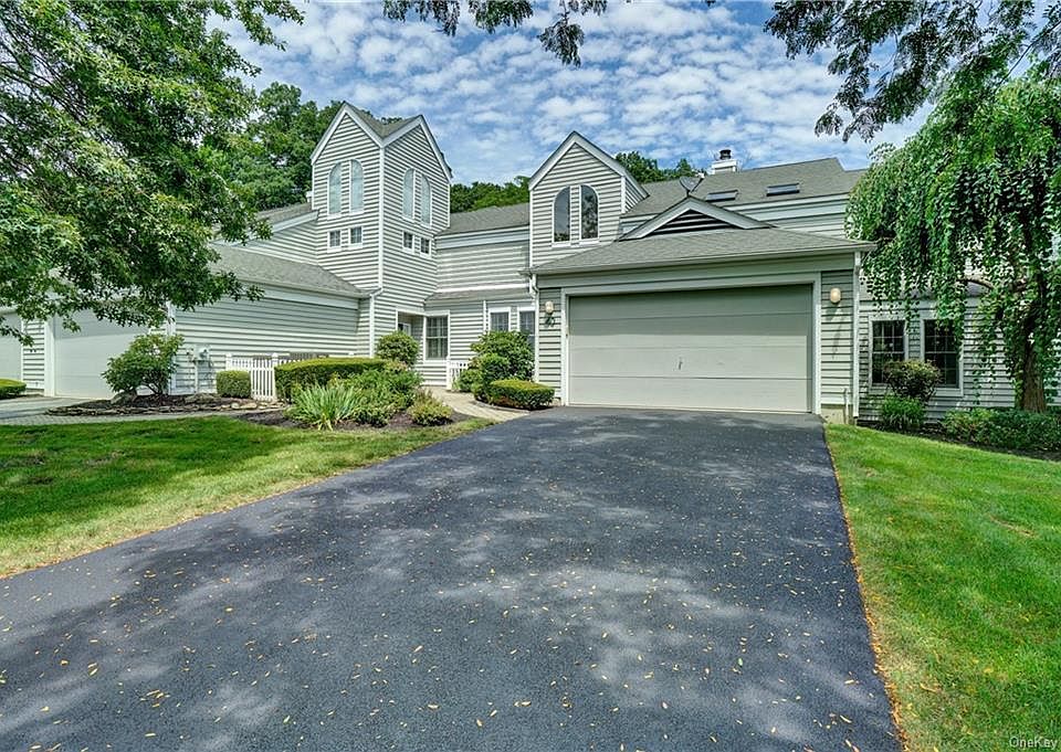 1st image of 40 Woodlands Dr