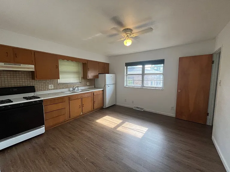 1308 Virginia Ave — Photo 7