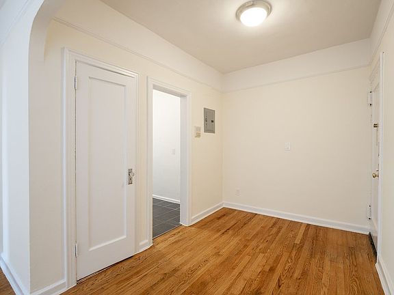 3rd image of 190 Waverly Pl APT 5A