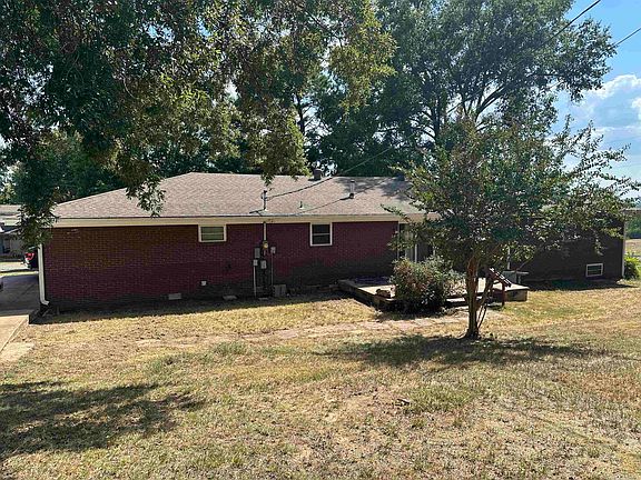 2nd image of 1201 Magnolia Dr