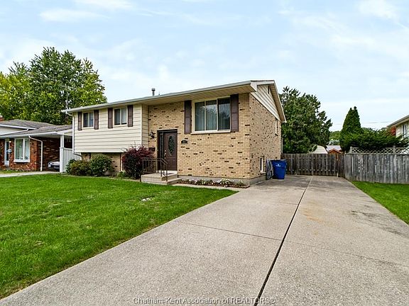 2nd image of 80 Baxter St