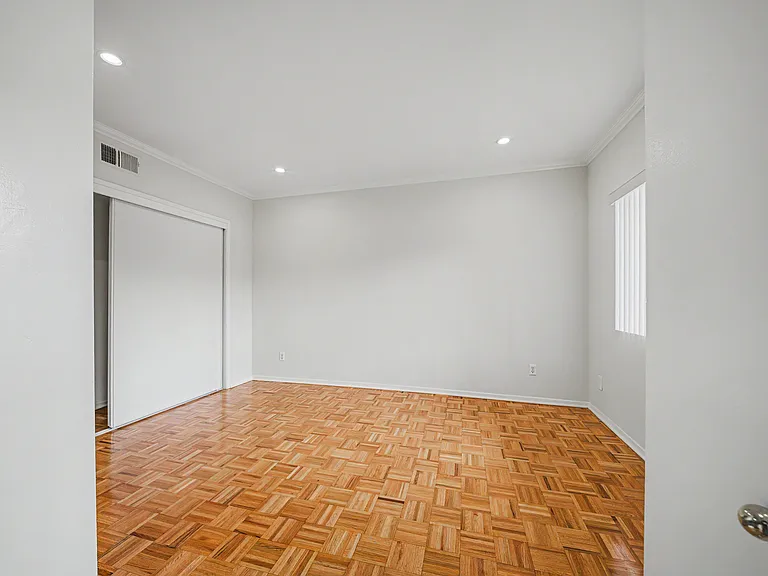 6342 Morse Ave #309 — Photo 20