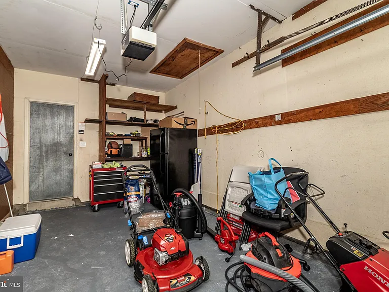 1744 Lark Ln — Photo 43