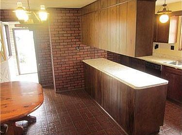 4th image of 111 Campbell St