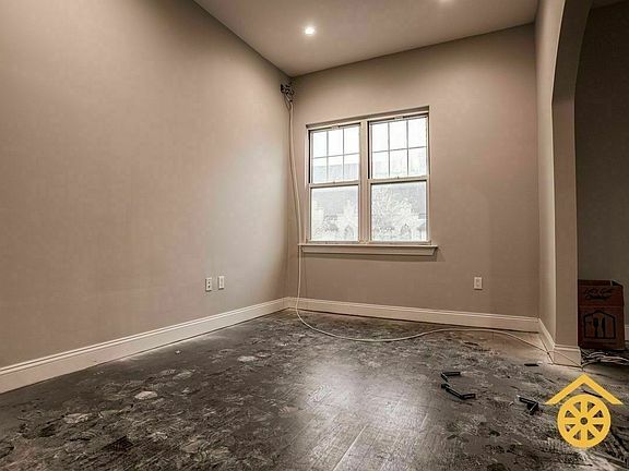 5th image of 521 Evergreen Ave #2A