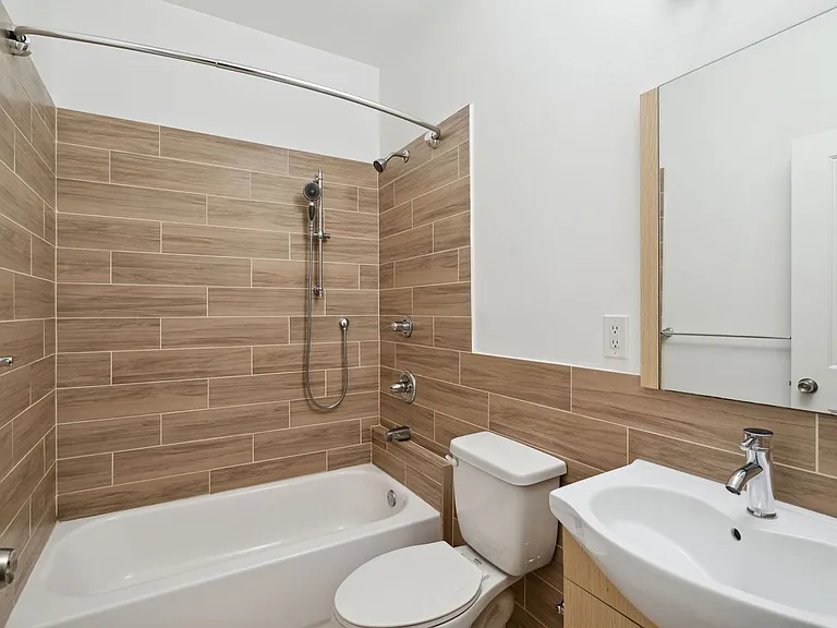 2001 Spring Garden St #305 — Photo 27