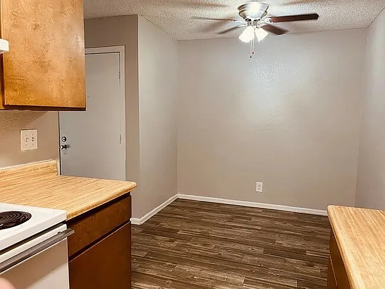 Cedar Lane Apartments — Photo 15