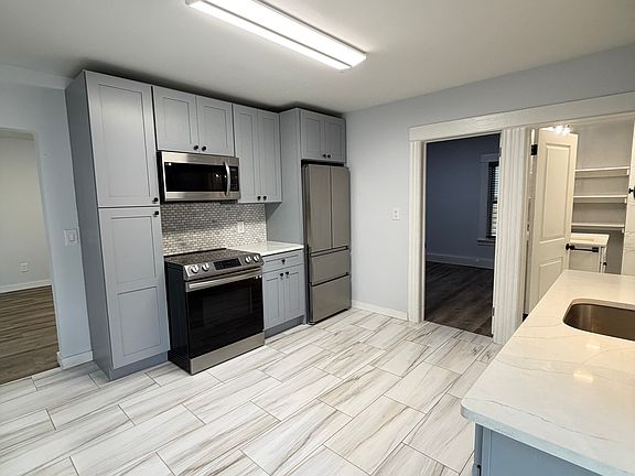 4th image of 85 Midland Ave #3