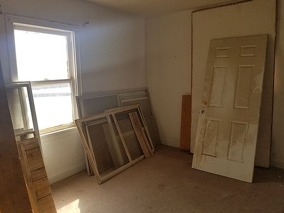 4th image of 401 E New York Ave
