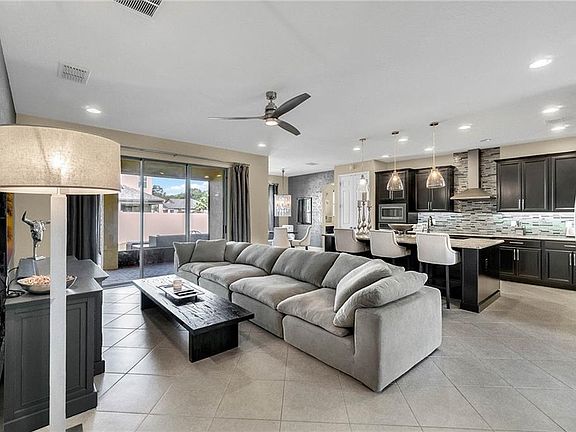 5th image of 631 Stone Oak Dr