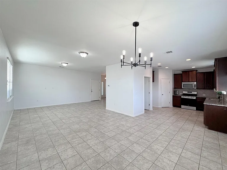 251 Triumph Rd — Photo 8