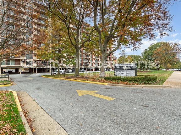 2nd image of 1300 Army Navy Dr APT 919