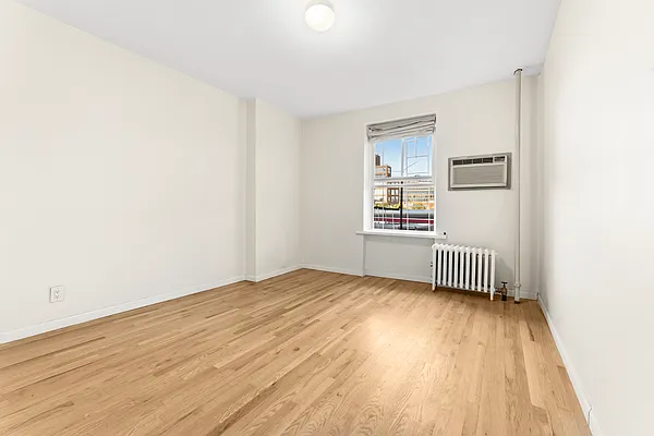 Bedroom, photo 2
