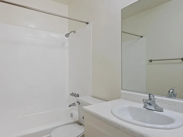 Mission Pointe Apartment Homes — Photo 17