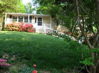 309 Broadleaf Dr NE, Vienna, VA 22180