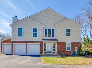 632 Grosse Pointe Cir, Vernon Hills, IL 60061