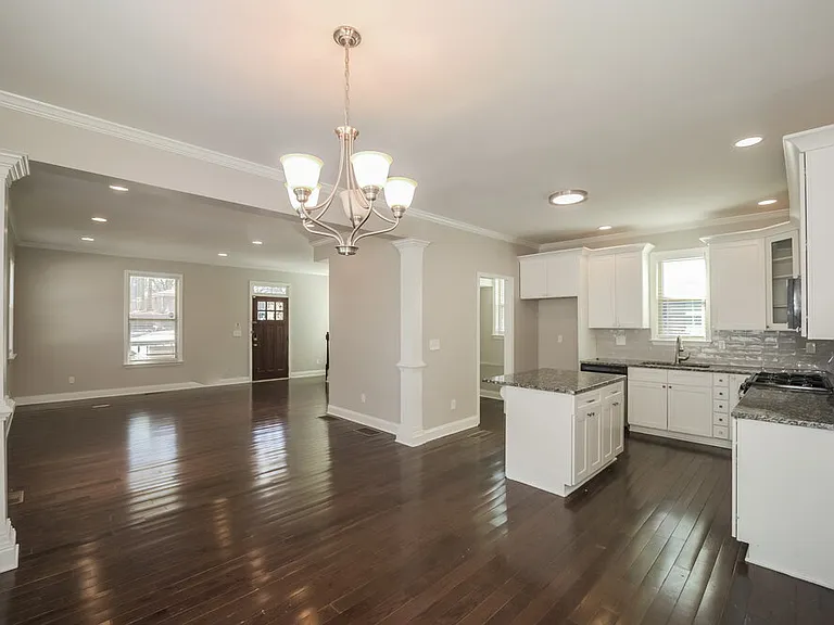1863 Phillips Ave — Photo 8