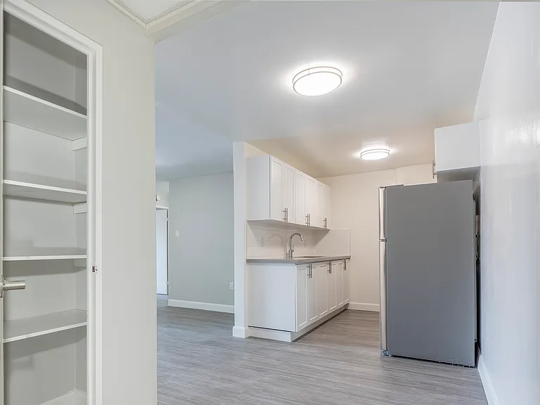 325 Willowdale Cres — Photo 8