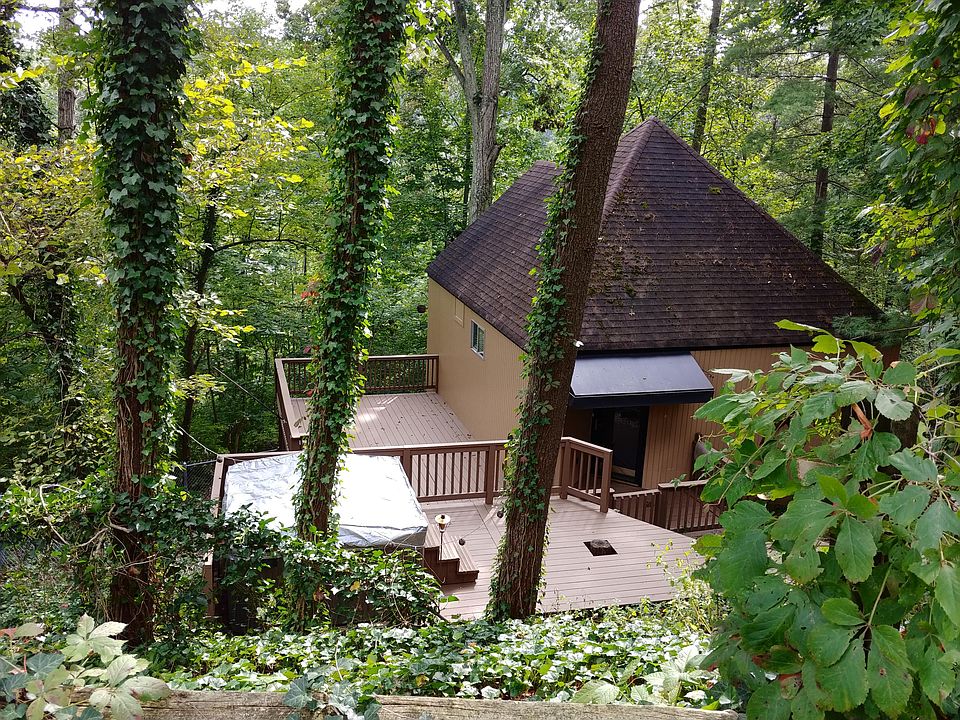 1st image of 12 Woodland Dr