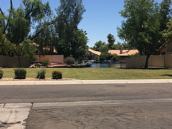 5th image of 338 N Corrine Dr