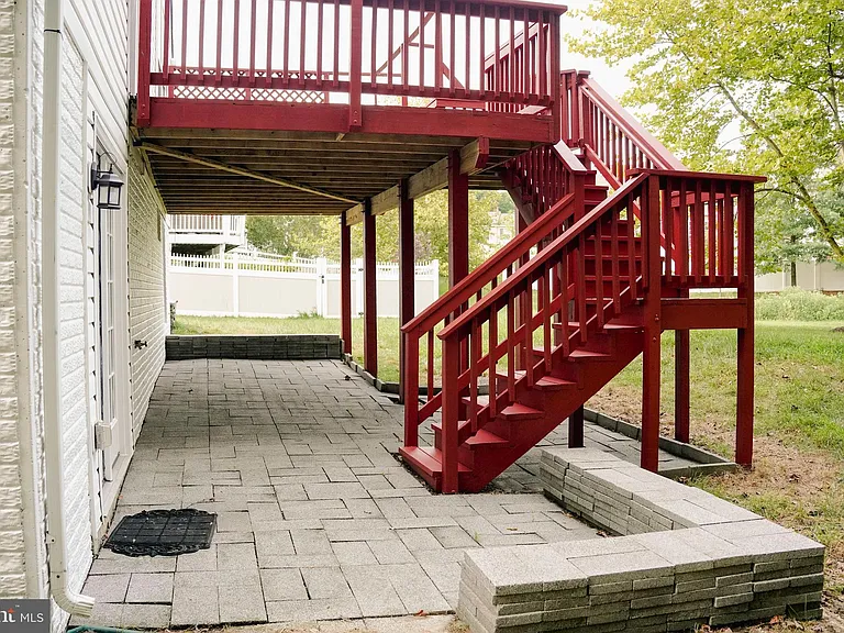 9013 Melody Dr — Photo 23