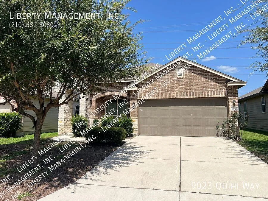 3 Bedroom, 2 Bath Home with Fresh Paint — Photo 2
