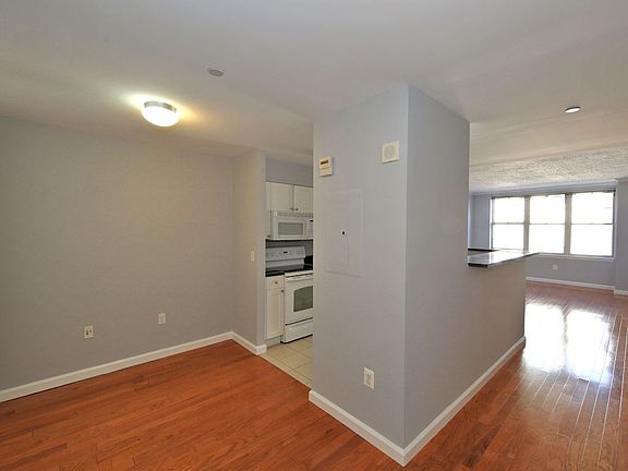 2nd image of 300 Mamaroneck Ave APT 533