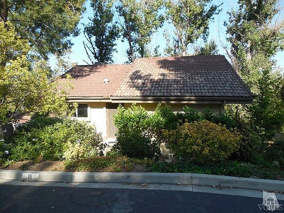 3rd image of 16 Sparrowhawk Ln