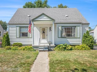 25297 Fortuna St, Roseville, MI 48066