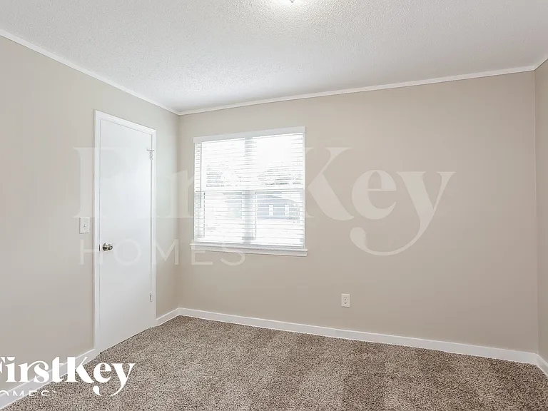 1047 Cove Landing Dr — Photo 13