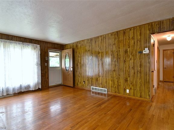 4th image of 99 Willard Ave