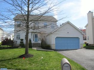 10 Labrador Dr, Kendall Park, NJ
