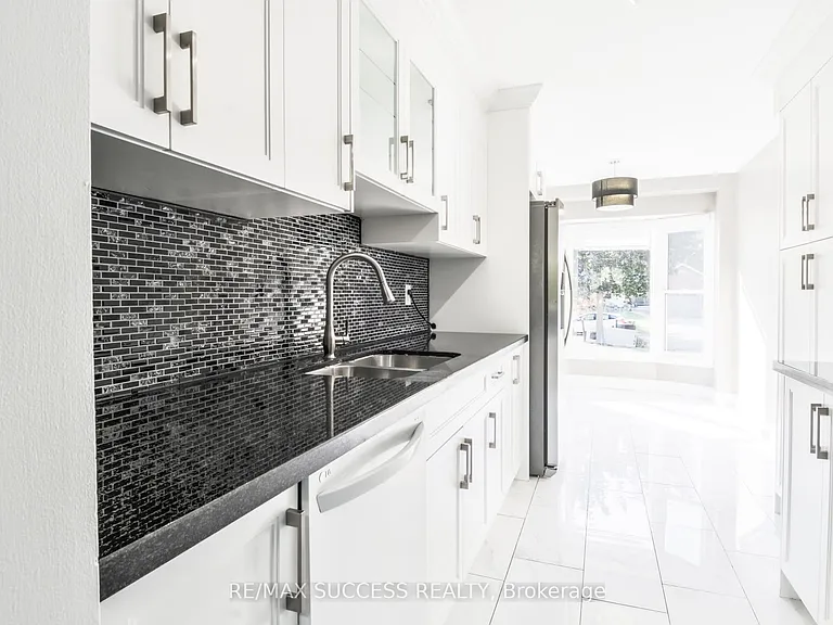 26 Tomahawk Dr — Photo 8