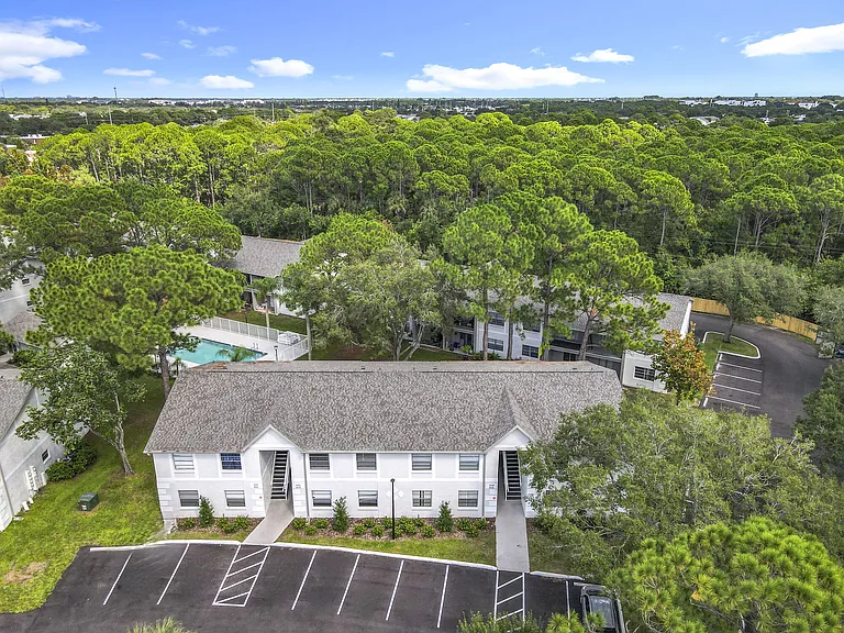 Azara Palm Bay — Photo 16